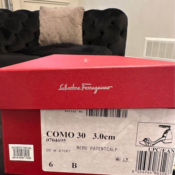 SALVATORE FERRAGAMO Como Gancini Patent-Leather Sandals - Picture 9 of 10